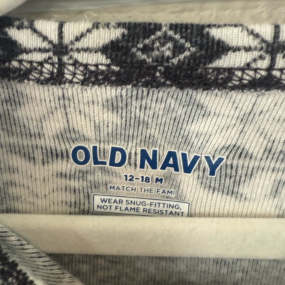 Old Navy Black and White Patterned Kids Footie - Picture 4 of 4